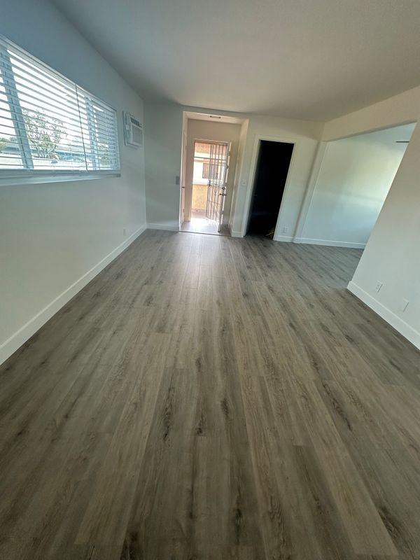 3212 W Cabot Dr - Photo 2 of 8