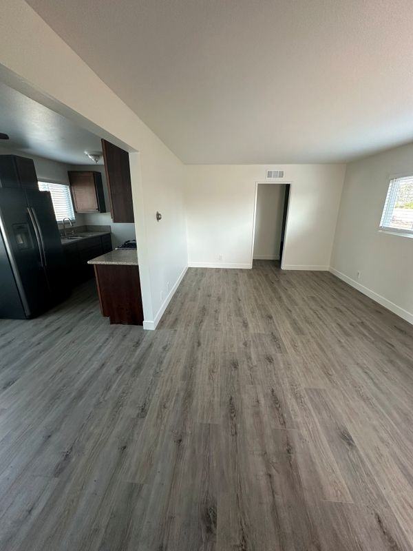 3212 W Cabot Dr - Photo 4 of 8