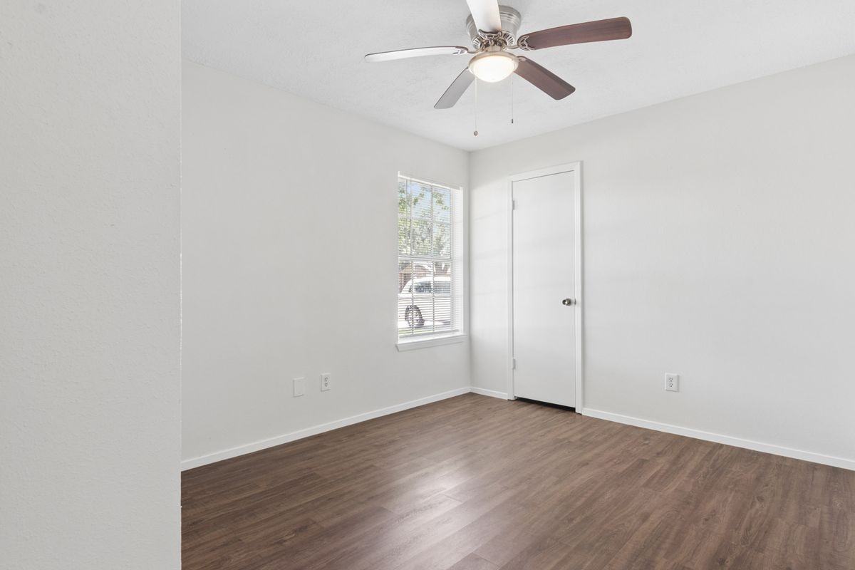 2504 Ewell Dr - Photo 2 of 9