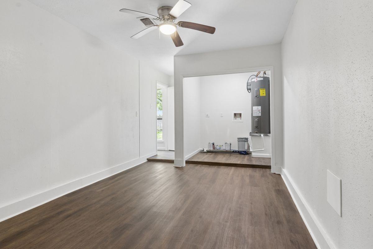 2504 Ewell Dr - Photo 3 of 9