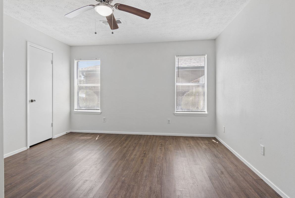 2504 Ewell Dr - Photo 4 of 9