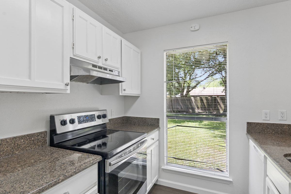 2504 Ewell Dr - Photo 5 of 9