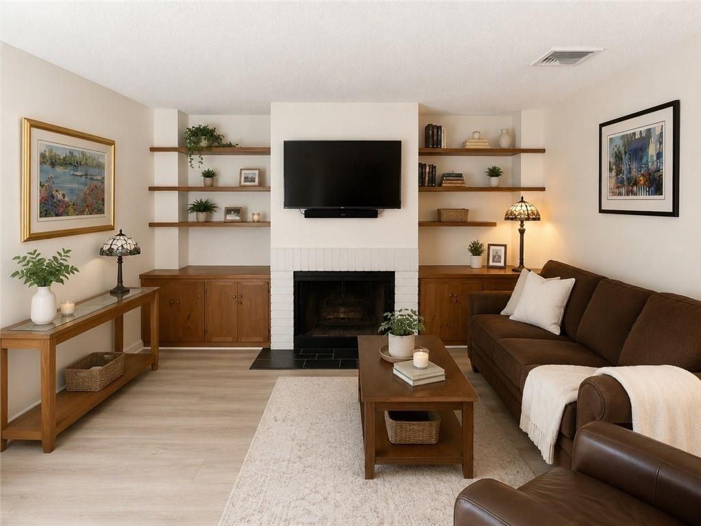 421 Bellevue Ave ##3c - Photo 4 of 25