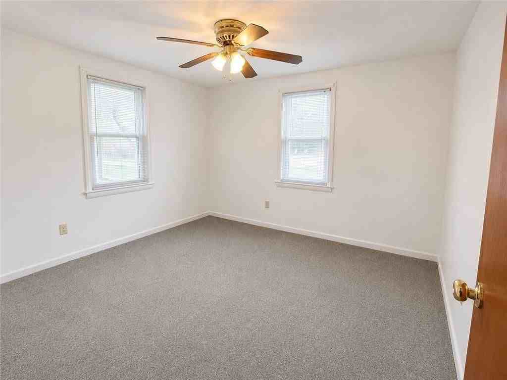 16 Sandra Dr - Photo 4 of 9
