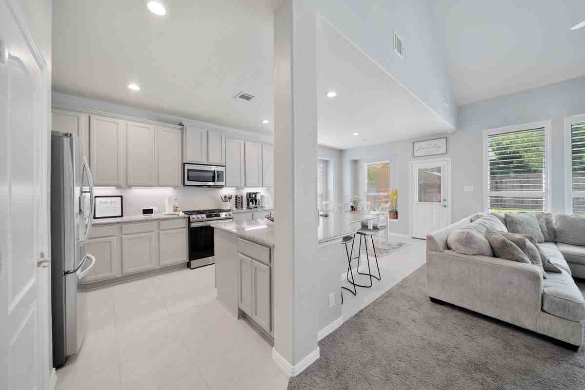 26028 Hasting Ridge Ln - Photo 5 of 47