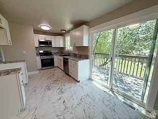 3758 Sw - Photo 4 of 12
