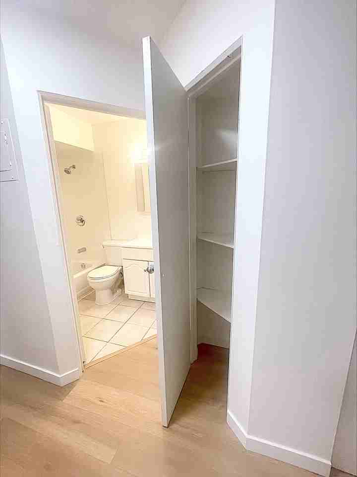2228 Franklin St #315 - Photo 7 of 9