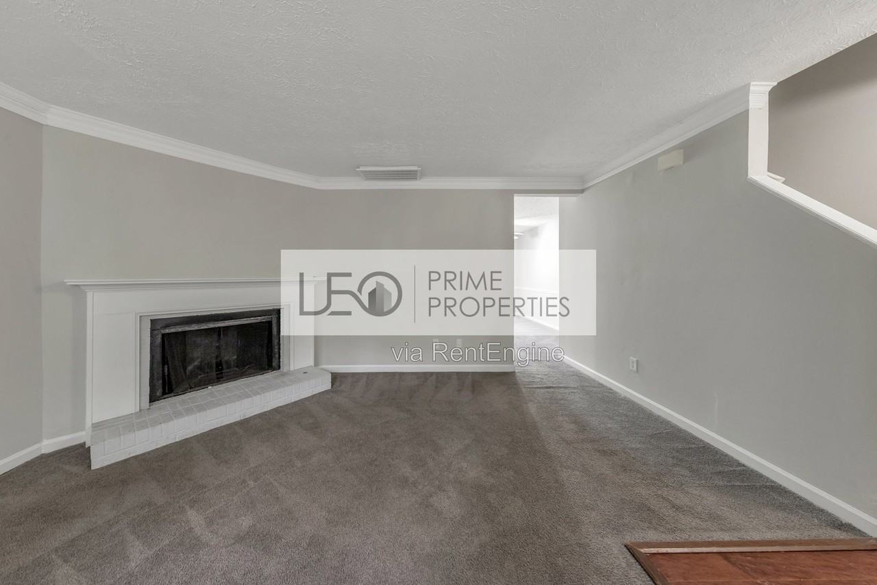 1008 Huntington Trce Se - Photo 2 of 16
