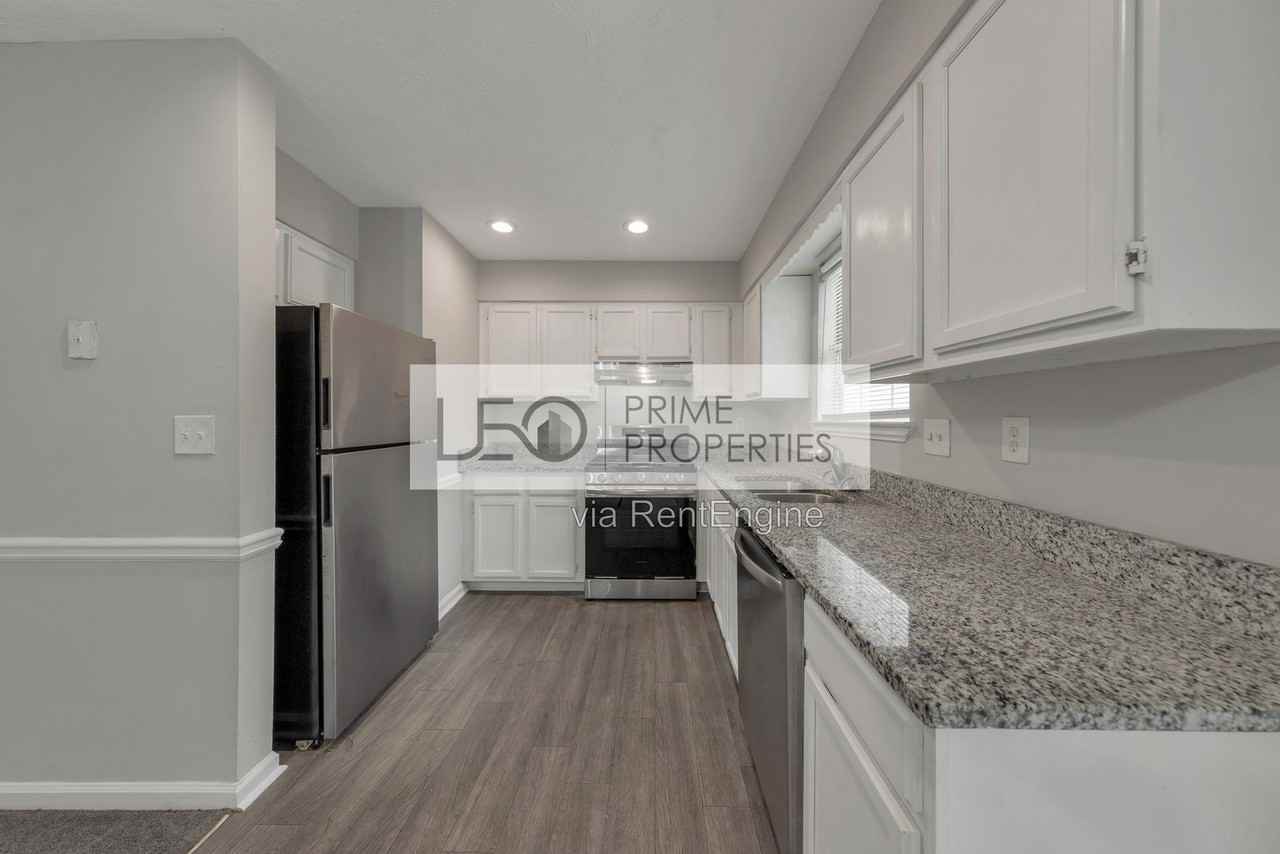 1008 Huntington Trce Se - Photo 4 of 16