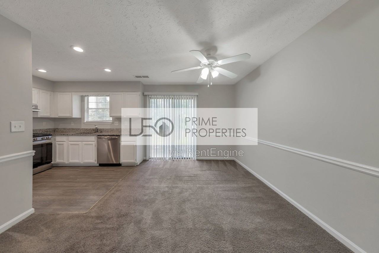 1008 Huntington Trce Se - Photo 7 of 16