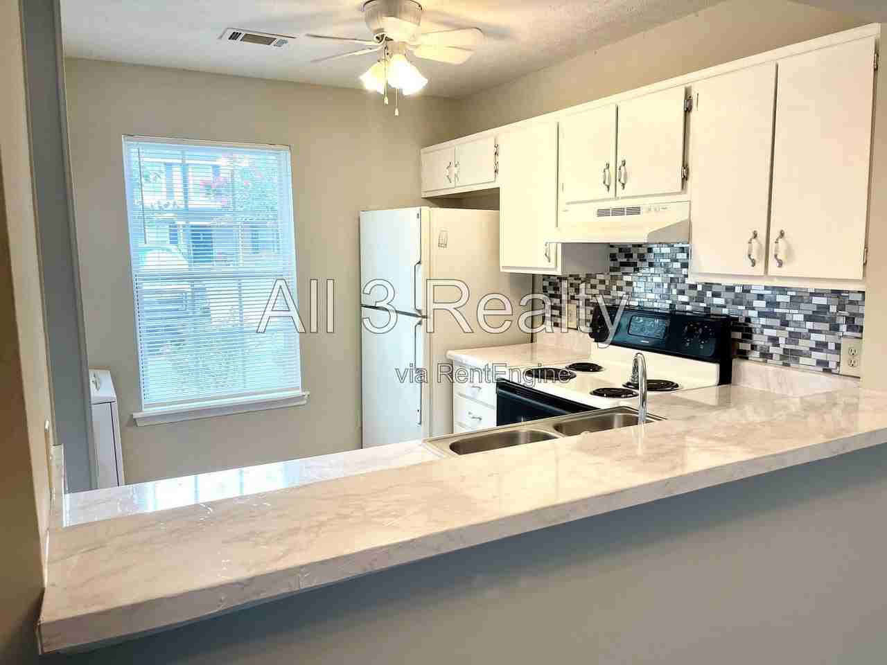 215 Sheraton Ct - Photo 2 of 18