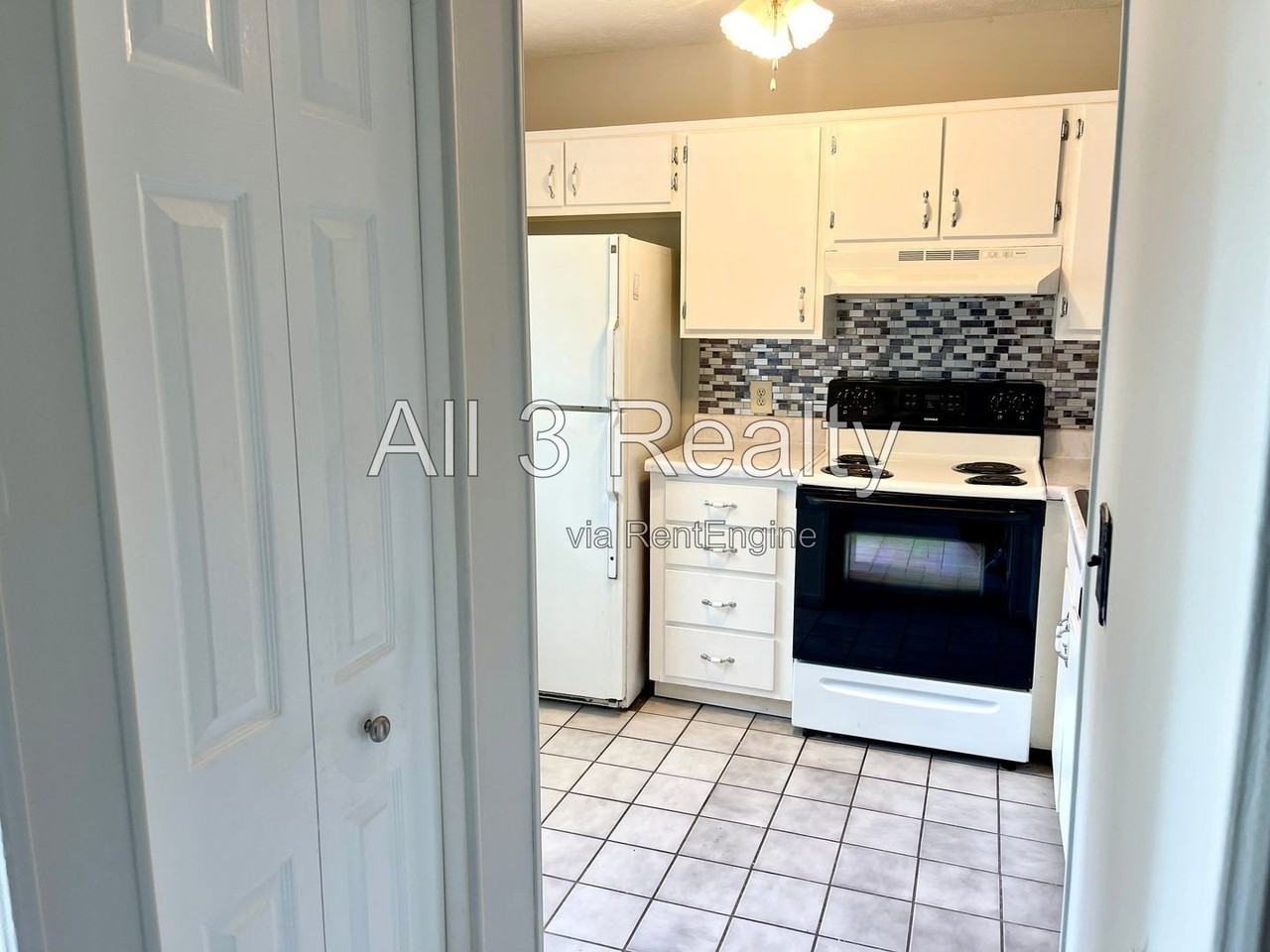 215 Sheraton Ct - Photo 3 of 18