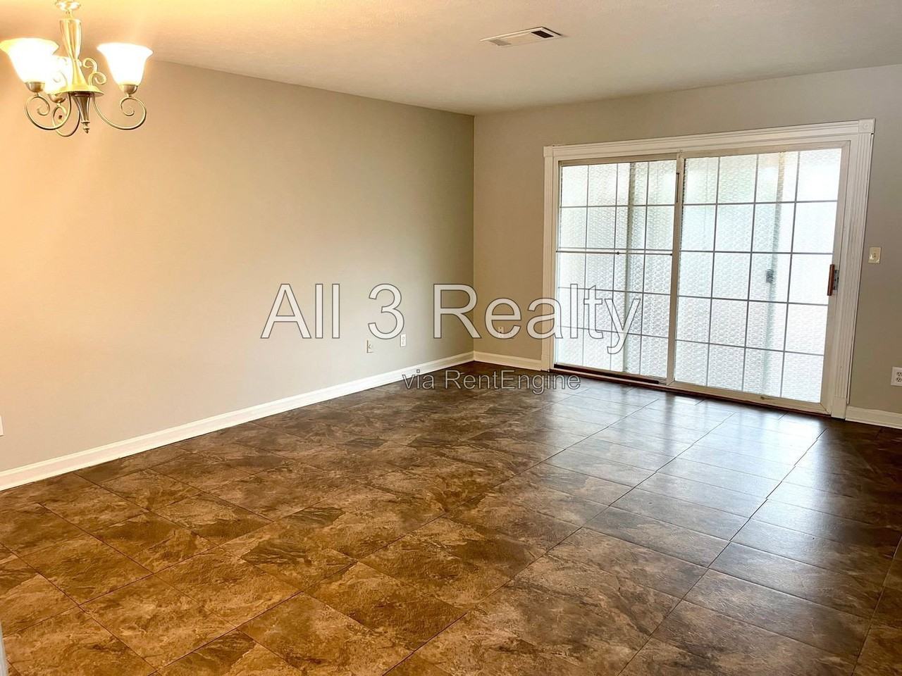 215 Sheraton Ct - Photo 4 of 18