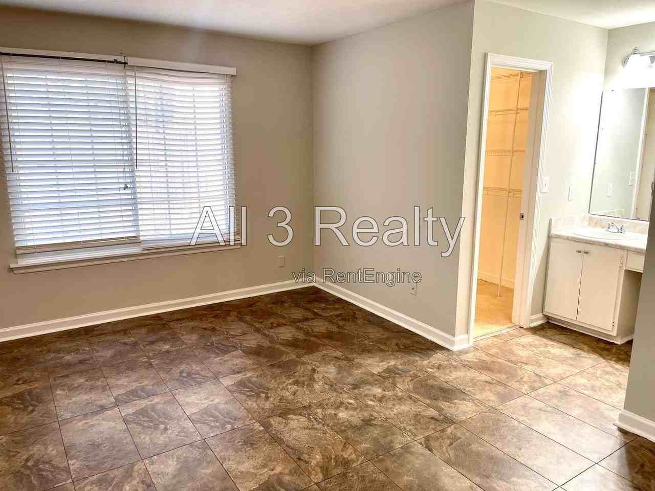 215 Sheraton Ct - Photo 7 of 18