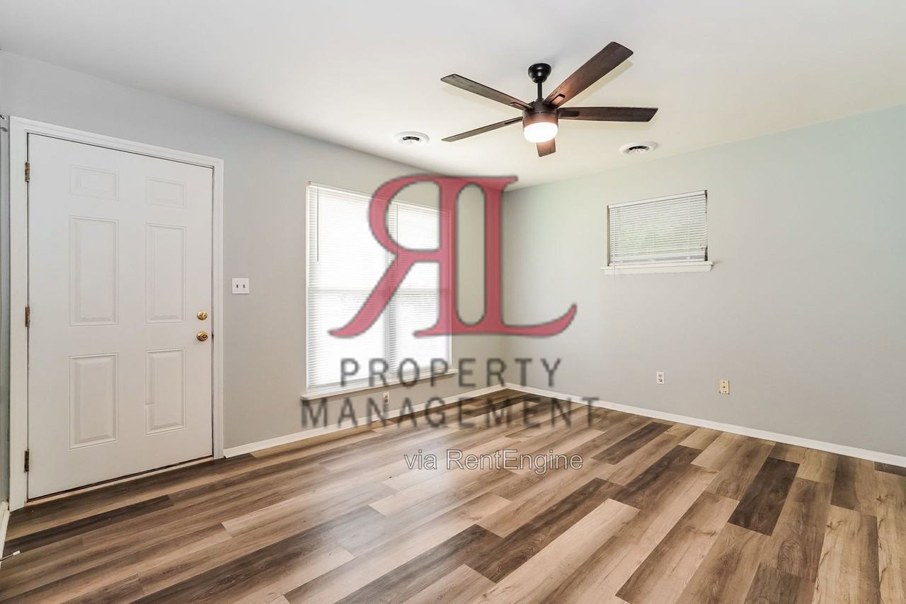 1662 Hillcrest Ave - Photo 4 of 16
