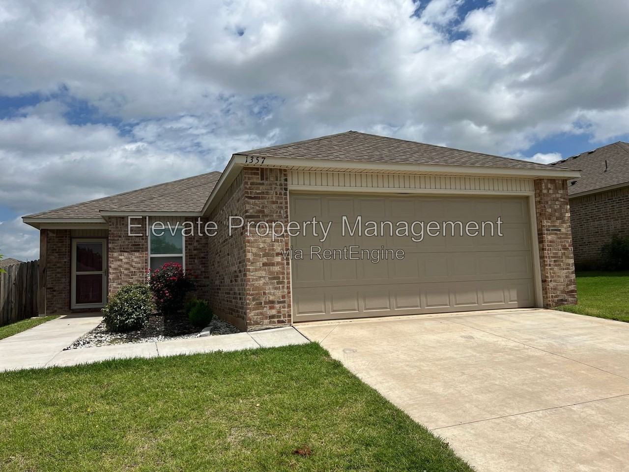 1357 Dustin Dr - Photo 2 of 23