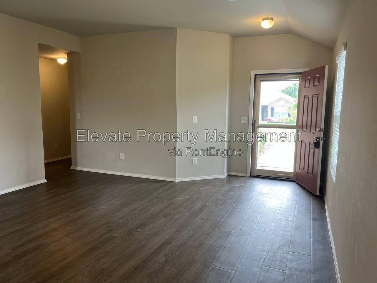1357 Dustin Dr - Photo 4 of 23