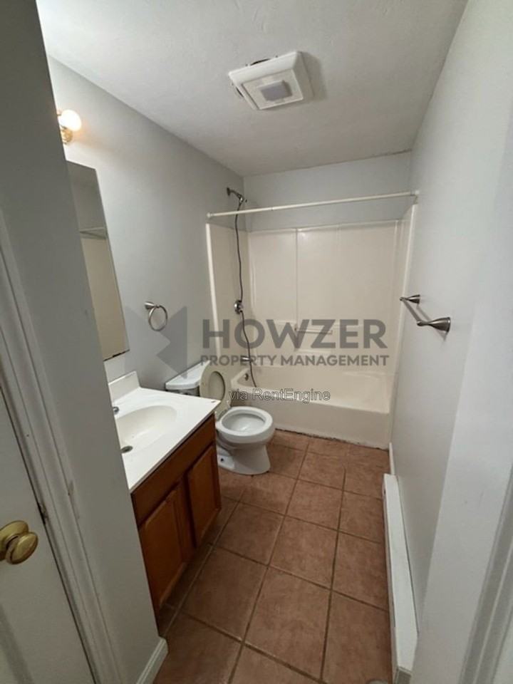 1029 Iyannough Rd #1D - Photo 5 of 7