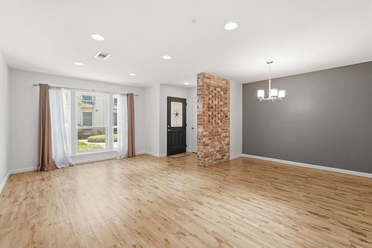 450 N Post Oak Ln - Photo 7 of 26