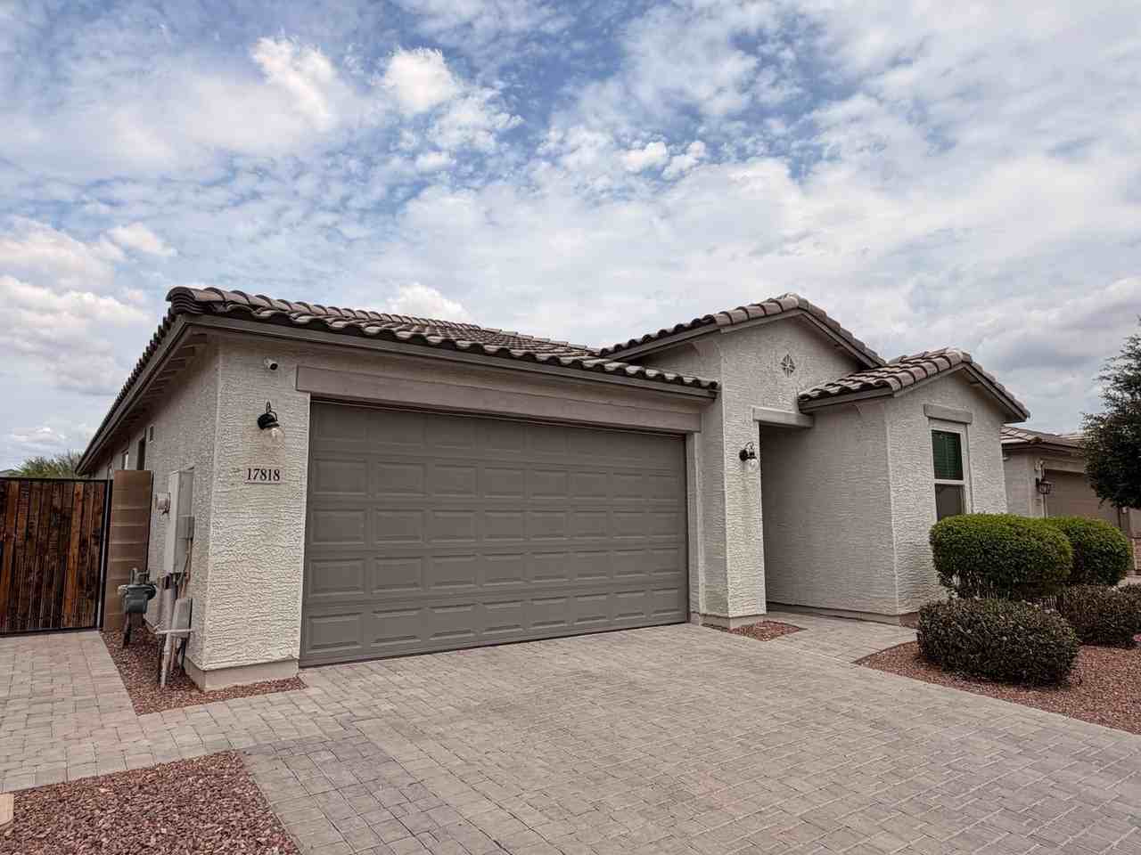 17818 W Buckhorn Trl - Photo 2 of 32