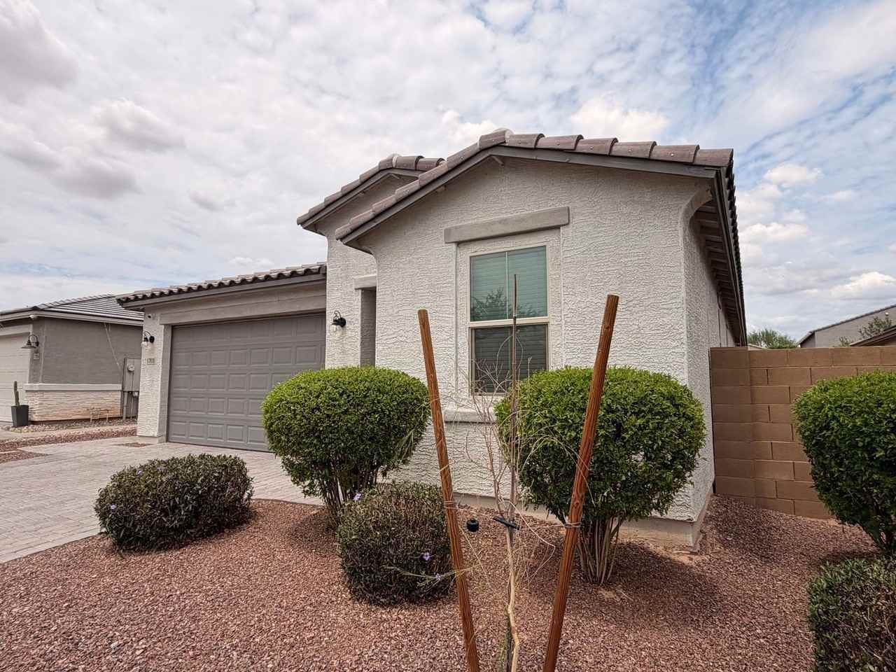 17818 W Buckhorn Trl - Photo 3 of 32