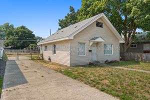 featured image of 2410 E Everett Ave