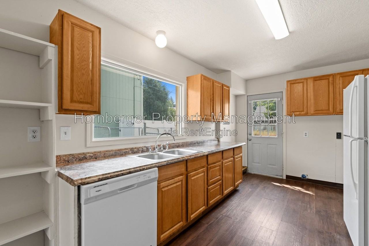 2410 E Everett Ave - Photo 3 of 31