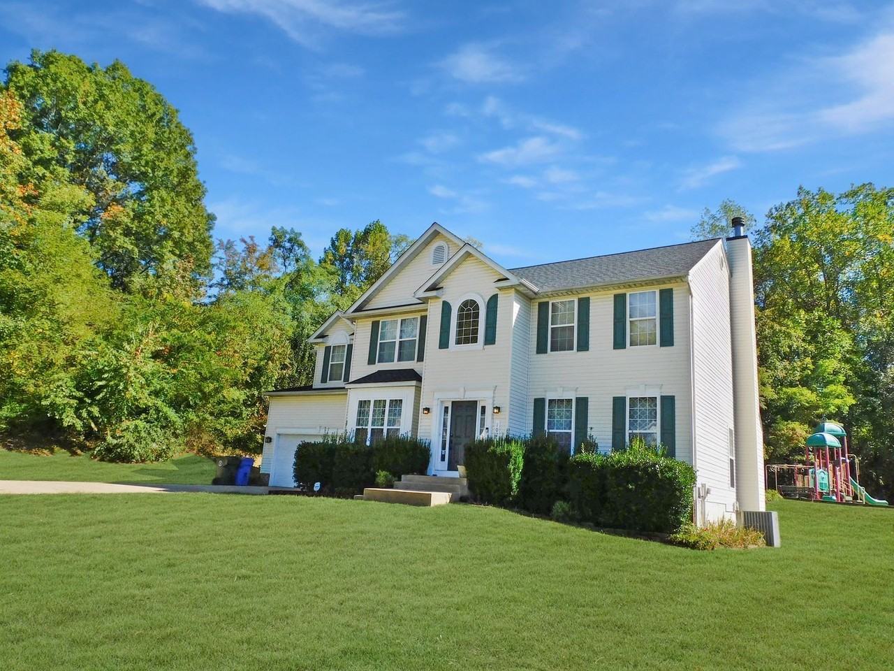 102 Powhatan Ct - Photo 2 of 46