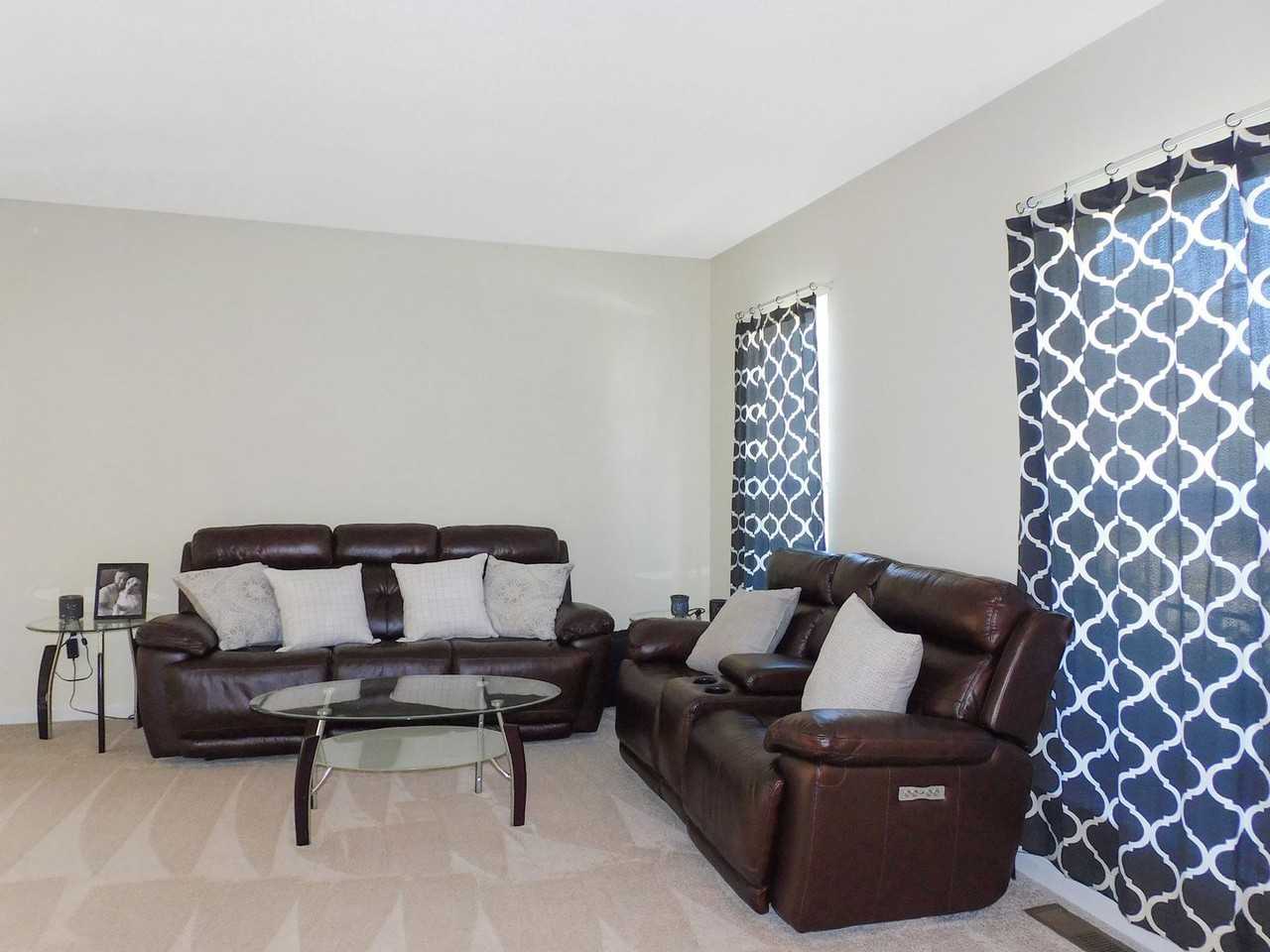 102 Powhatan Ct - Photo 3 of 46