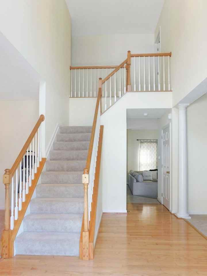 102 Powhatan Ct - Photo 5 of 46