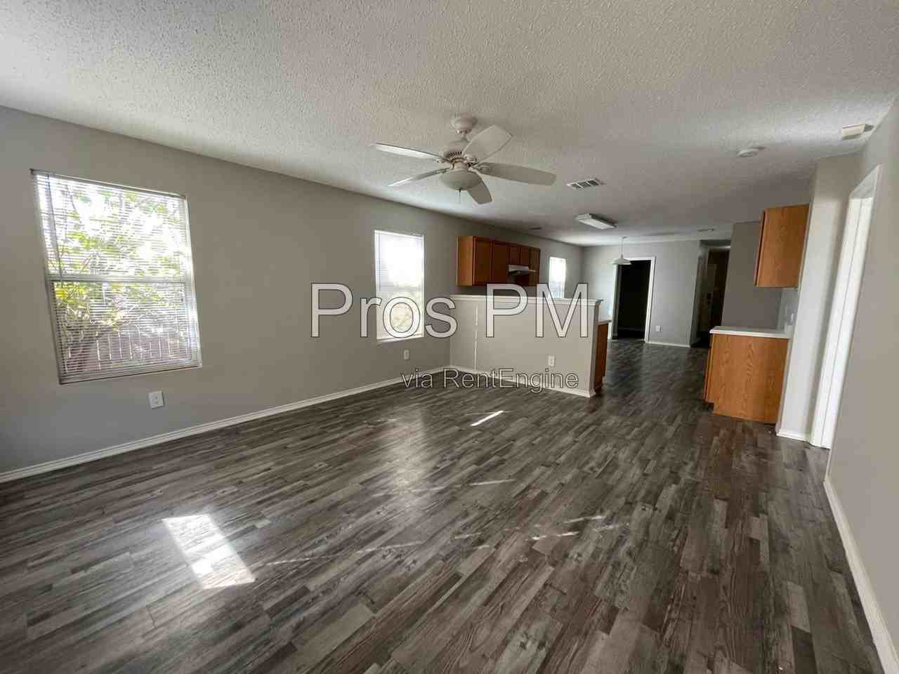 5013 Waterford Dr - Photo 2 of 13
