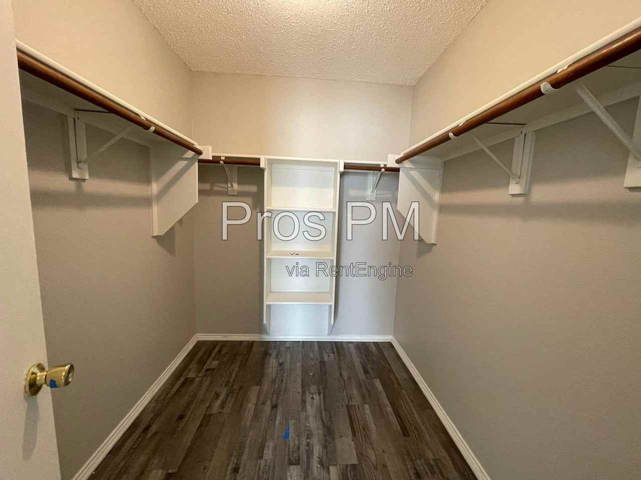 5013 Waterford Dr - Photo 3 of 13