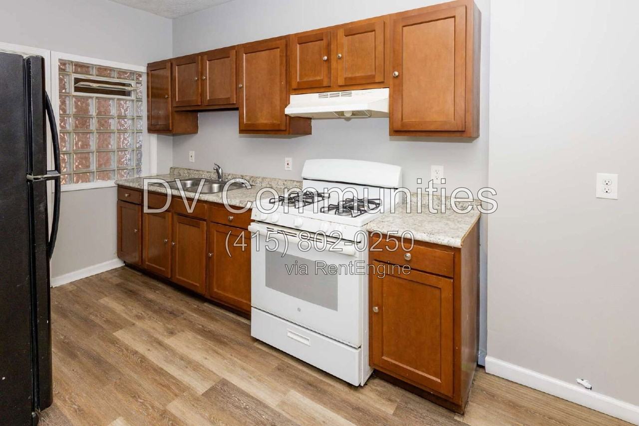 10917 Bernard Ave #4 - Photo 4 of 14
