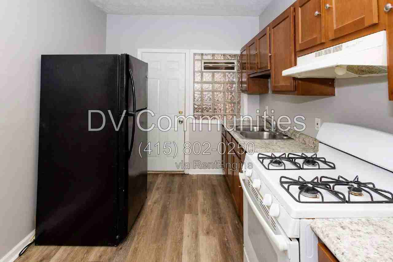 10917 Bernard Ave #4 - Photo 5 of 14