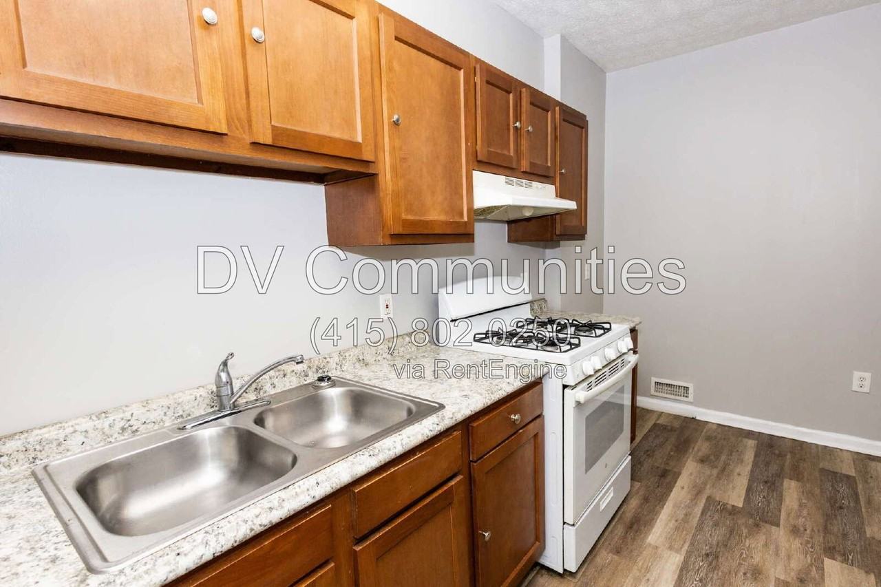 10917 Bernard Ave #4 - Photo 6 of 14