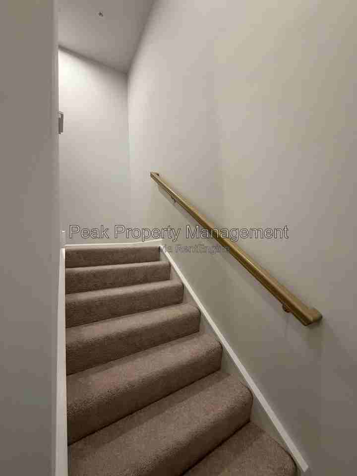 227 Brattice Dr - Photo 4 of 31