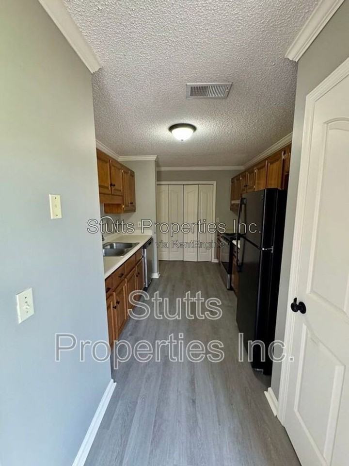 2424 Roberts Ln #K100 - Photo 2 of 8