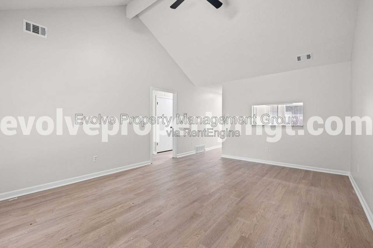 2295 Belin Dr - Photo 5 of 18