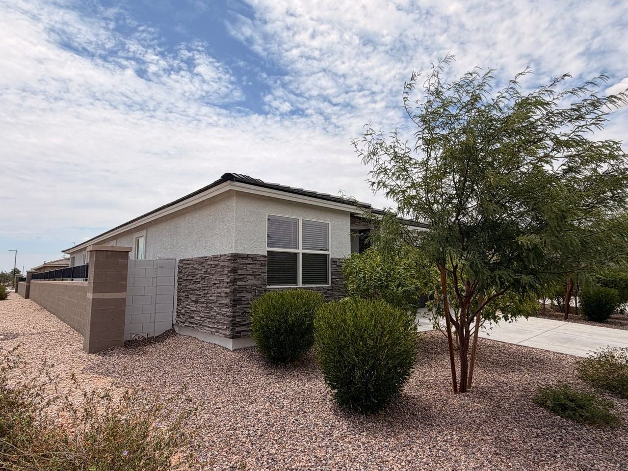 18609 W Bronco Trl - Photo 2 of 27