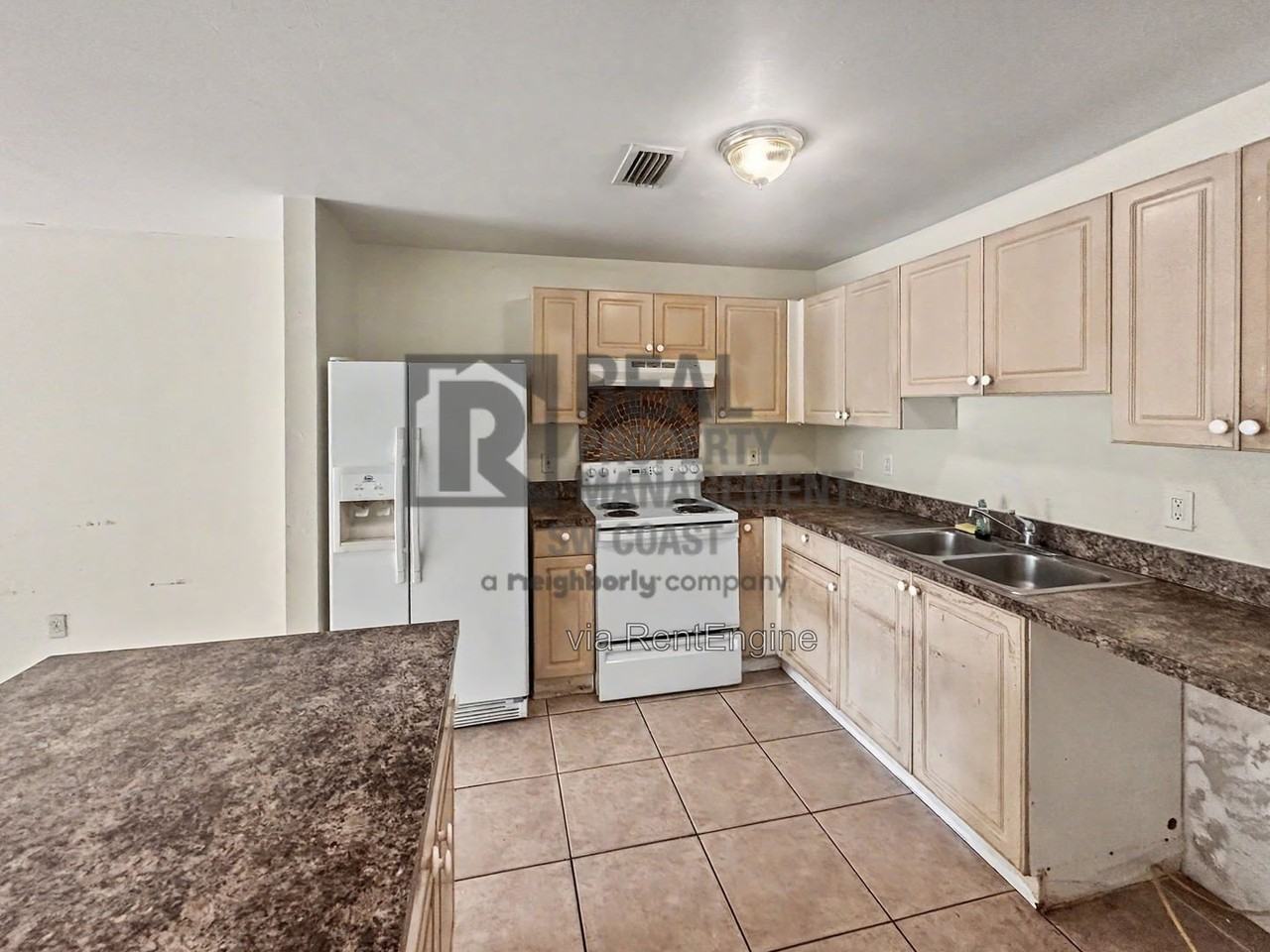 910 E 12th St - Photo 3 of 13