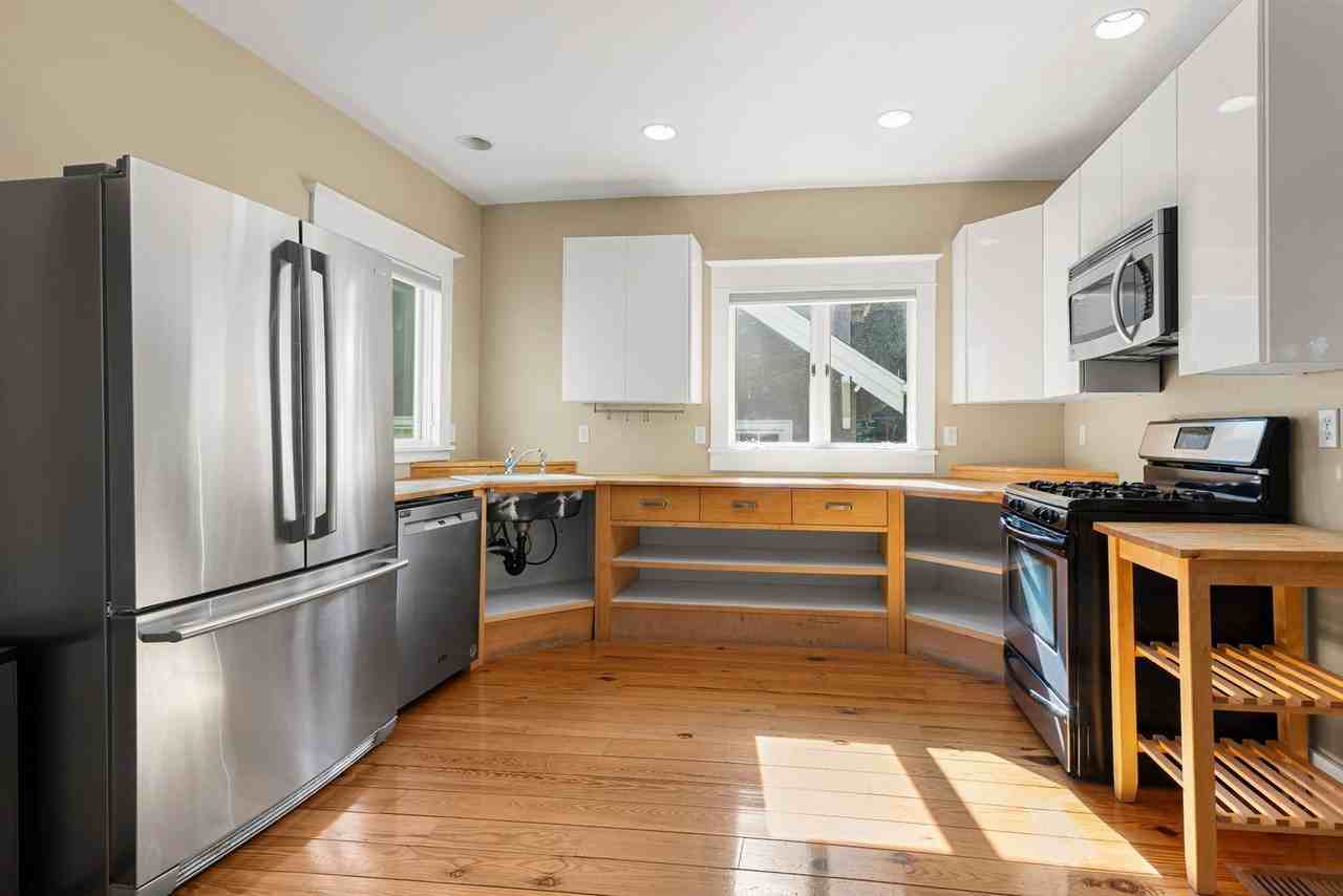 2047 N Sumner St - Photo 4 of 34