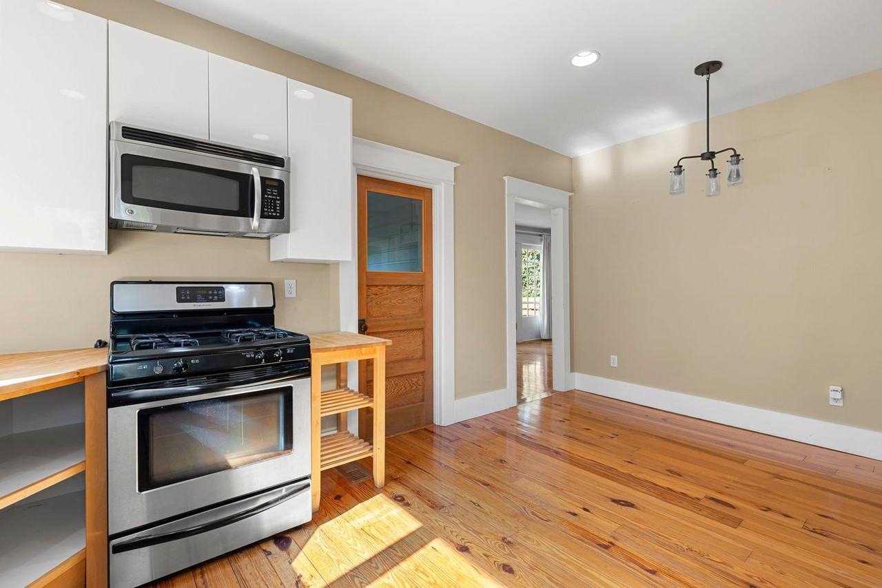 2047 N Sumner St - Photo 5 of 34