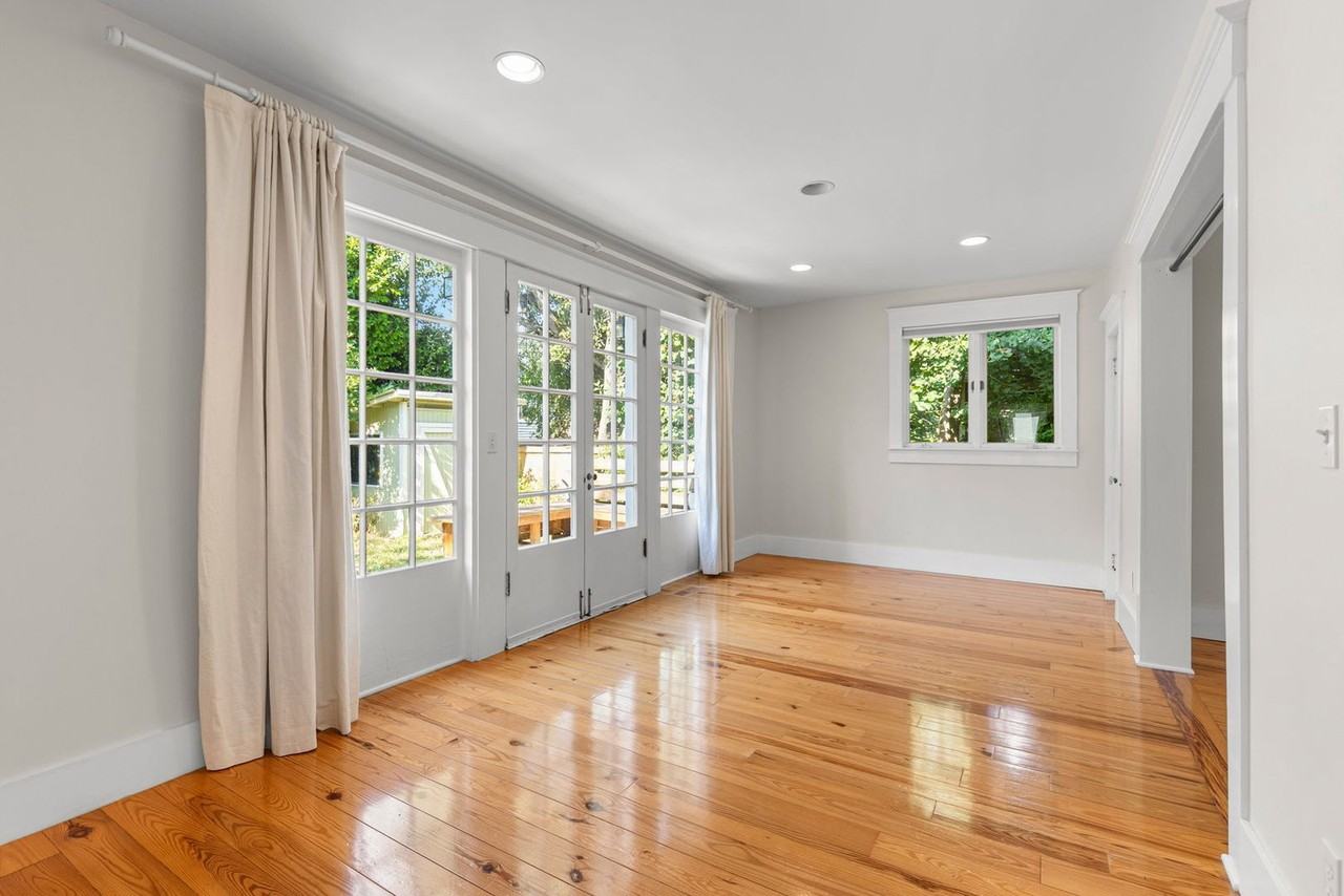 2047 N Sumner St - Photo 6 of 34