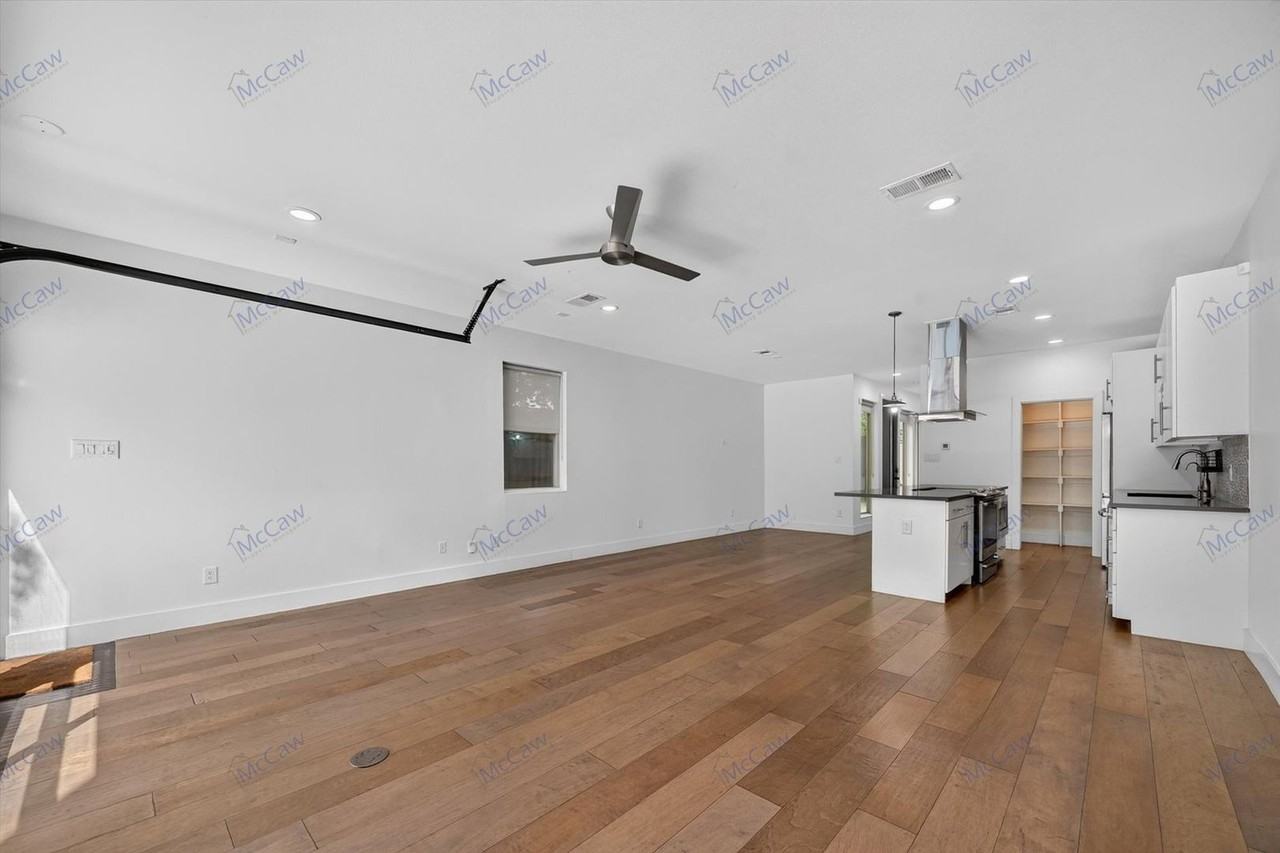 4413 Roseland Ave - Photo 2 of 25