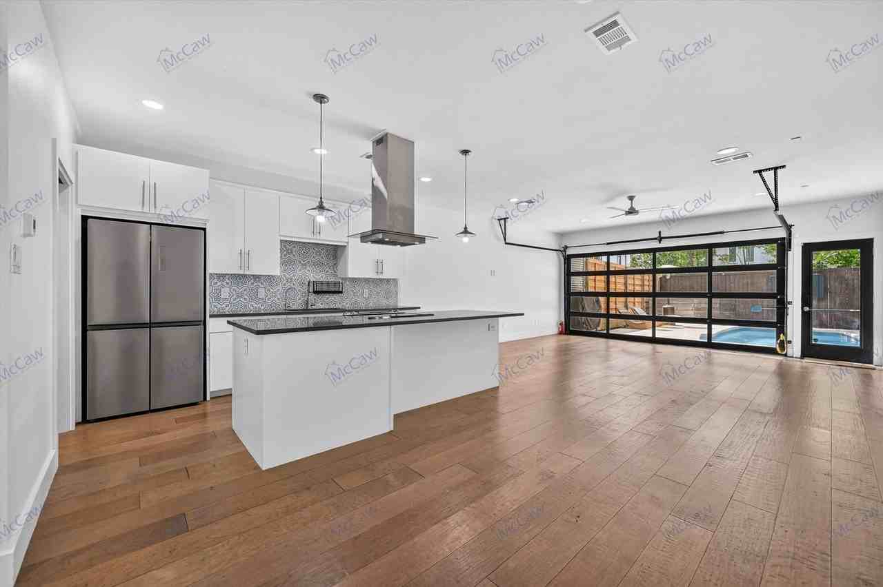 4413 Roseland Ave - Photo 5 of 25