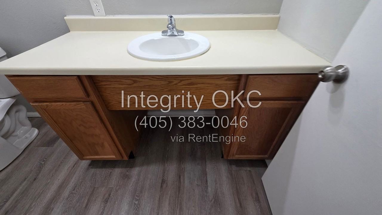 3905 N Rockwell Ave #113 - Photo 3 of 19