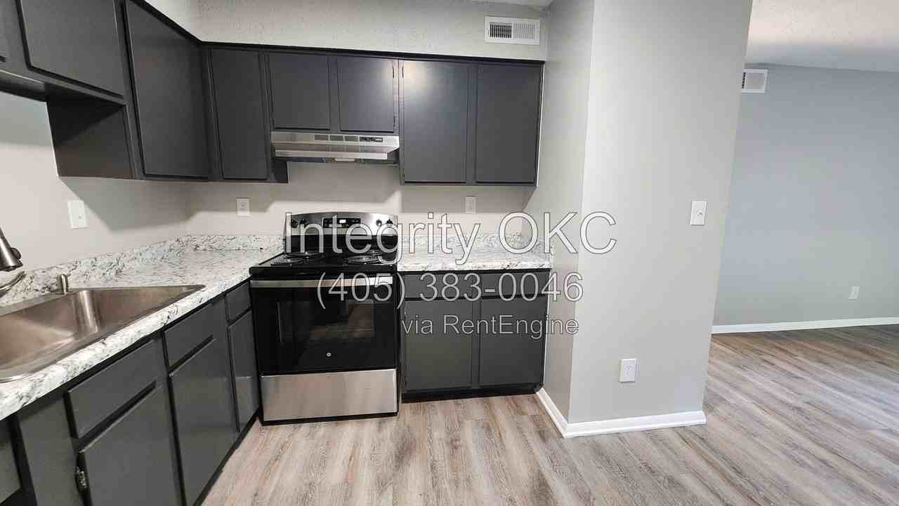 3905 N Rockwell Ave #113 - Photo 5 of 19