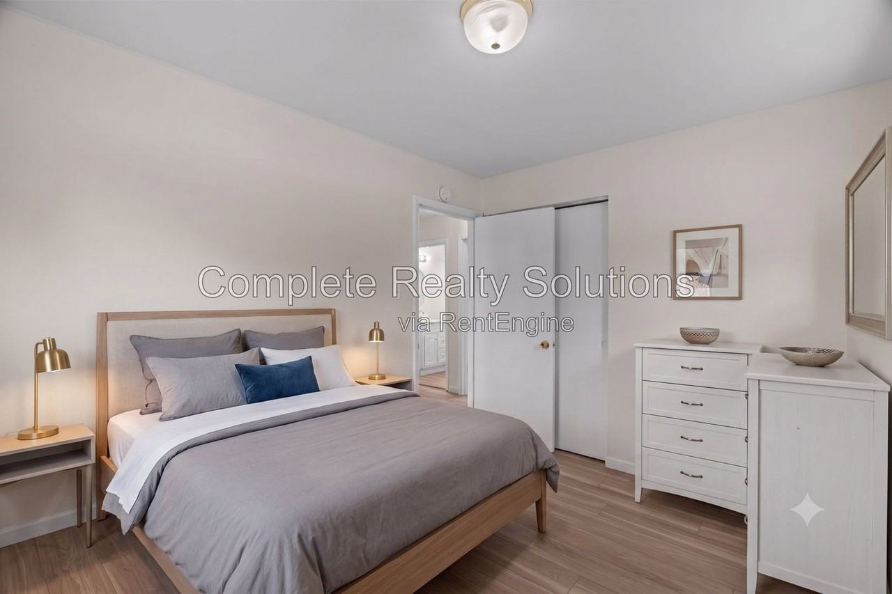 5661 Bermuda Dr - Photo 6 of 30