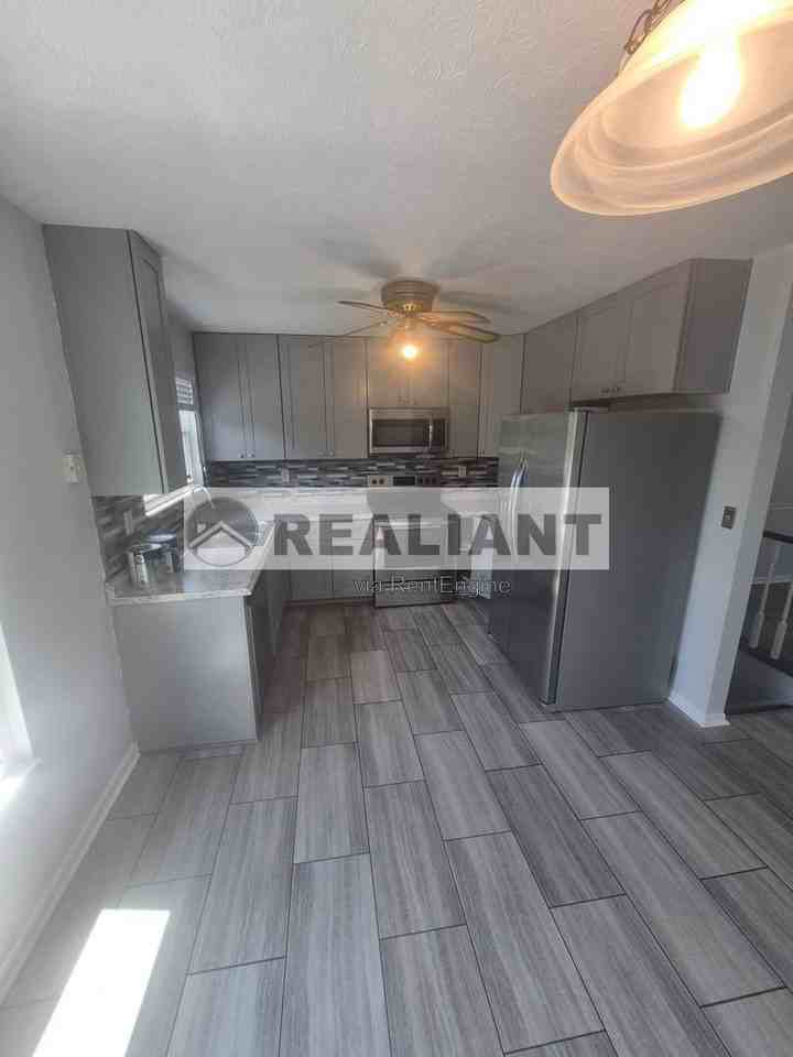 1725 Promontory Dr - Photo 4 of 26