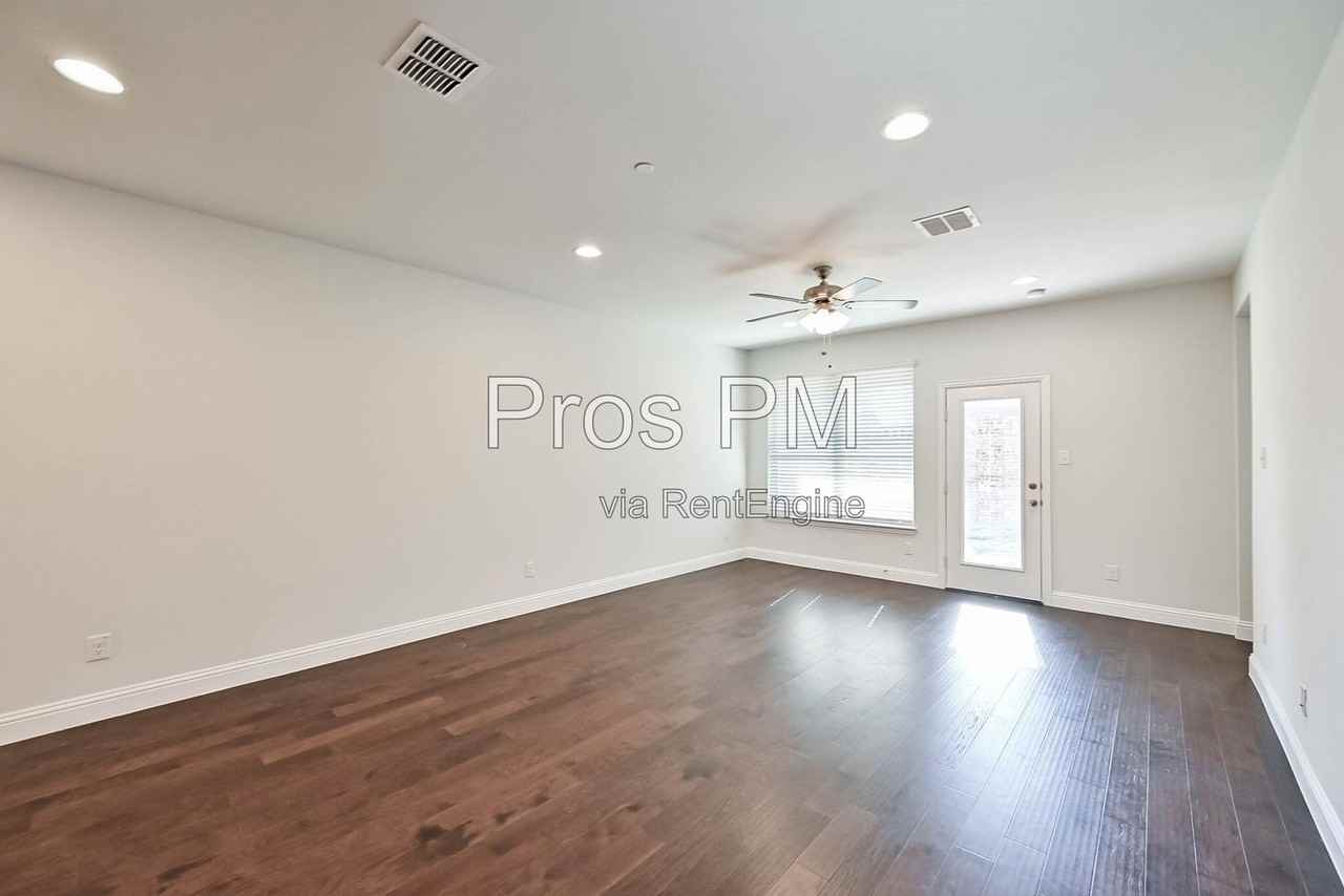 4256 Mingo Dr - Photo 3 of 28